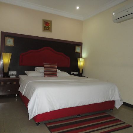 Sdm Tavern And Suites Ibadan Exterior foto